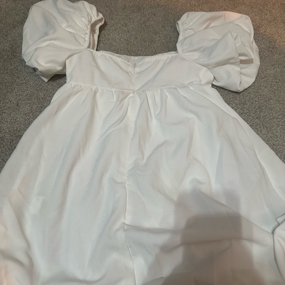 White dress - Picture 2 of 4